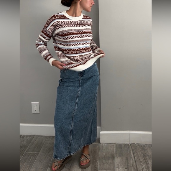 Beautiful pattern sweater - Picture 2 of 4